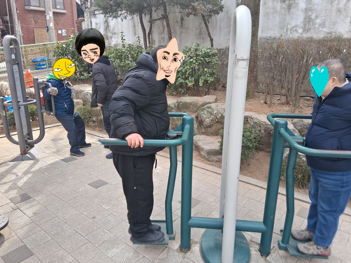 추위를 즐기는 방법-공원의 체육시설을 이용하기